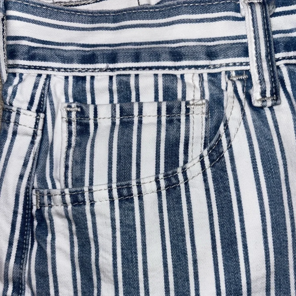 American Eagle 8 AE Mom Shorts Stripe Denim Jean Shorts Coastal Summer High Rise